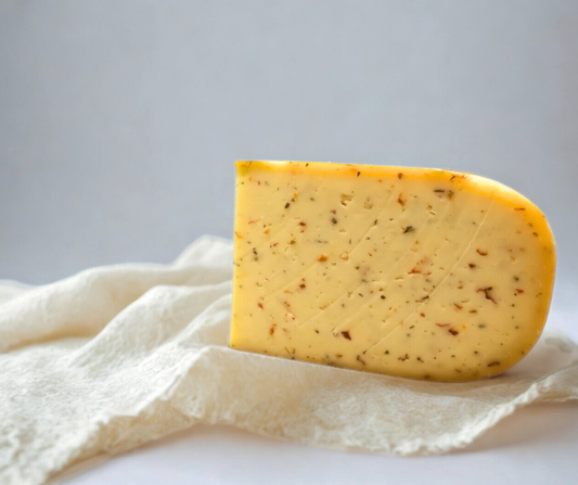 Gouda Fermier Tomate & Olive – Fromage hollandais savoureux
